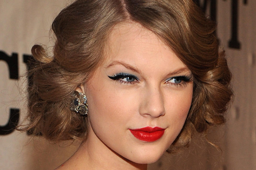Taylor Swift Enchants With New Fragrance Ad