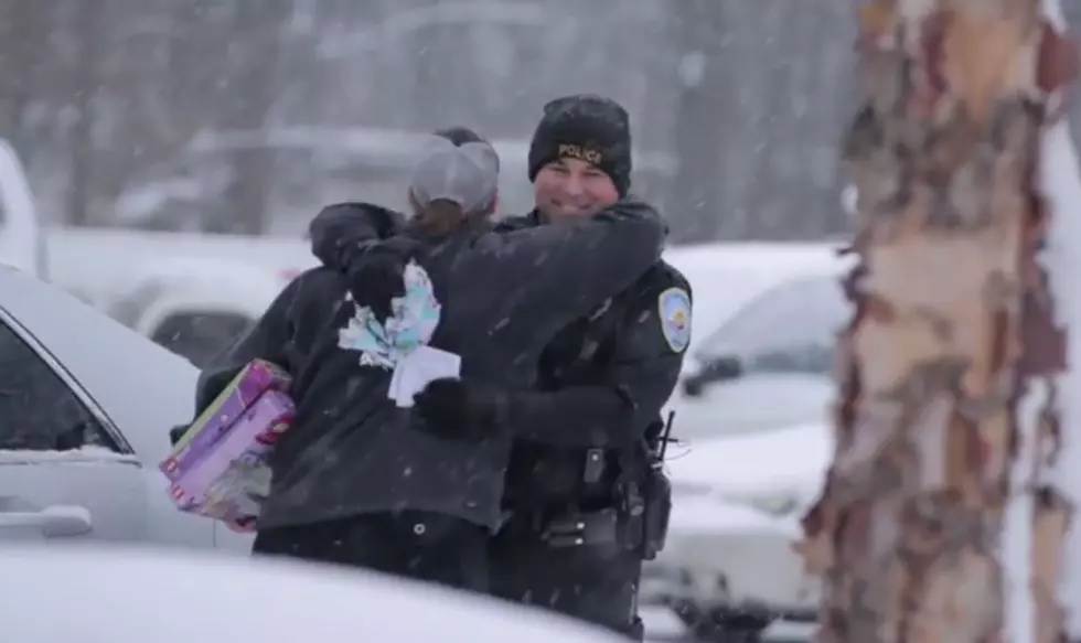 Lowell Police Surprise Drivers with Christmas Gifts [Video]