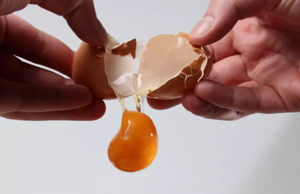 Learn How to Make a Hard-Boiled Egg with Yolks on the Outside [Video]