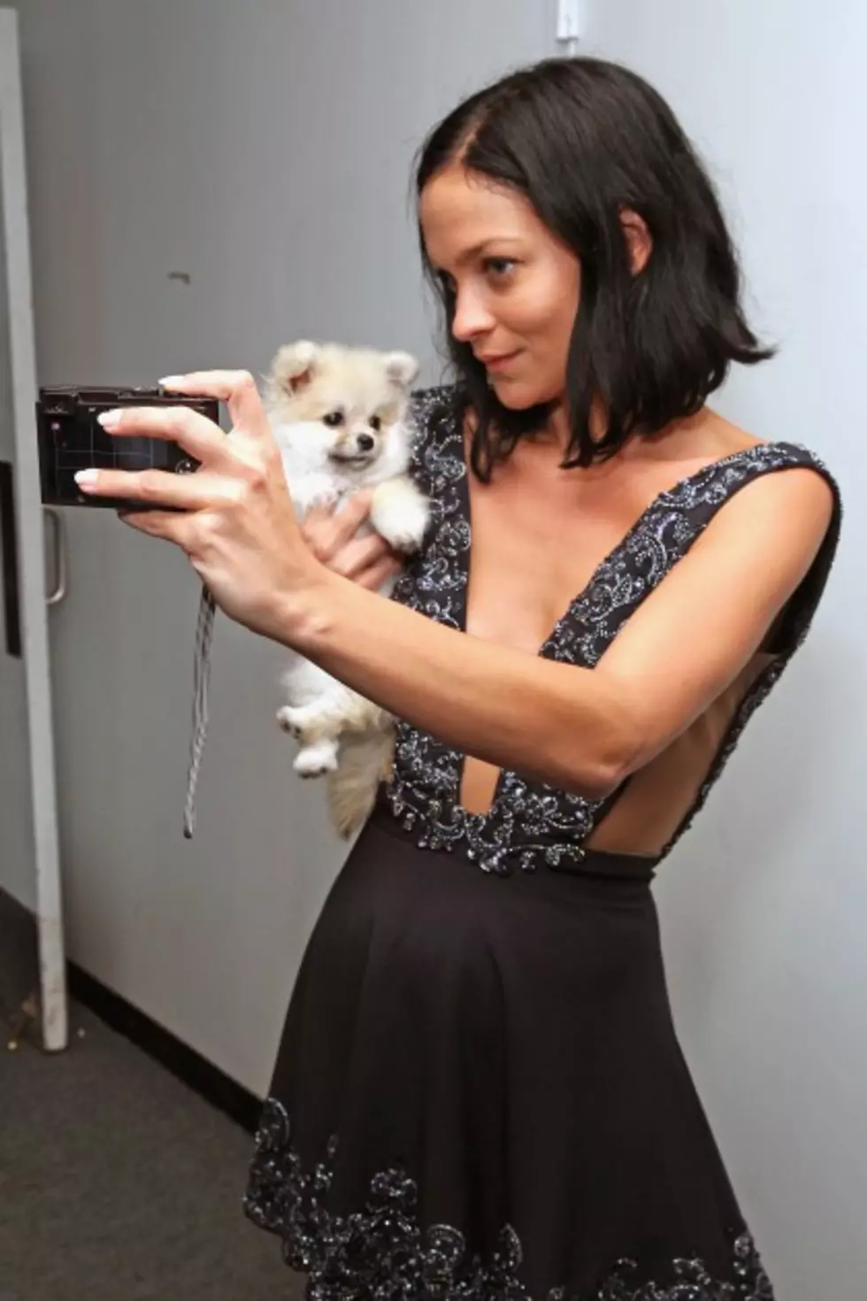 New Device For Taking Selfies With Your Dog [Video]