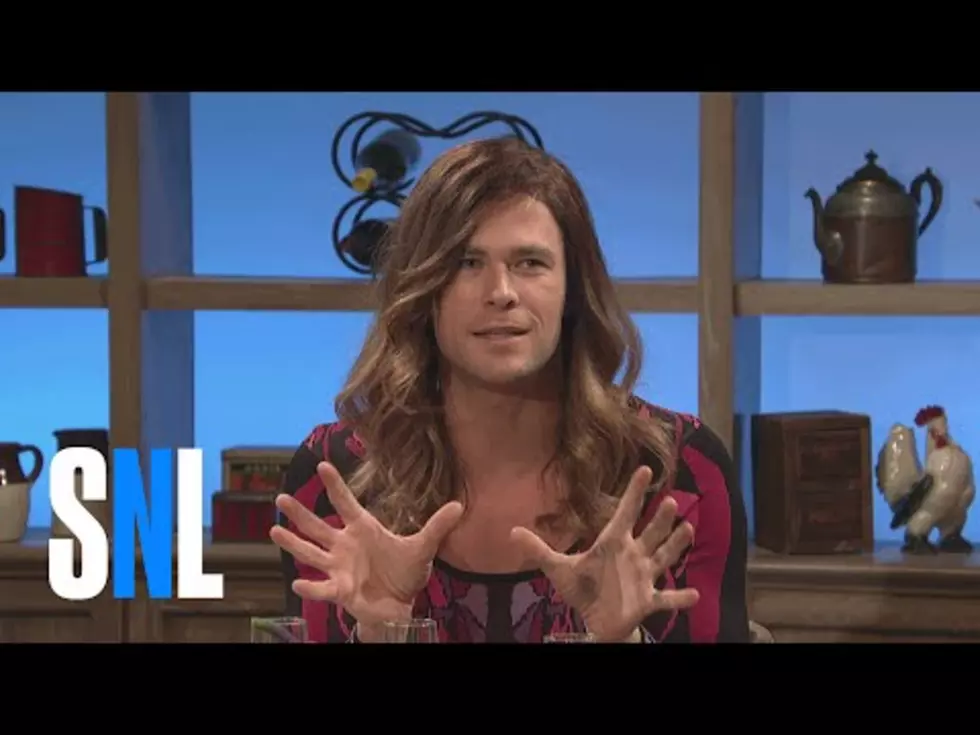 Chris Hemsworth Visits SNL to Find Out if He’s Still a “Hunk” [Video]