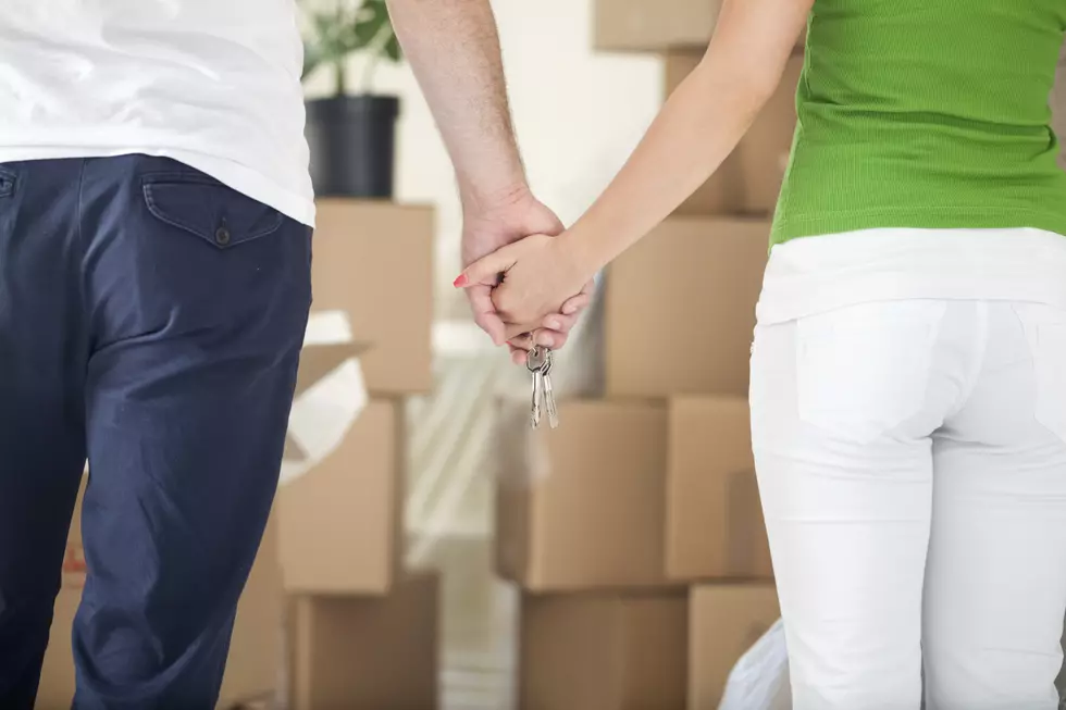 Top 10 Things Women Throw Out When Moving in with a Guy
