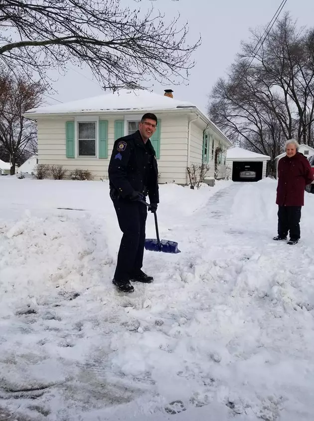 #PeopleDoingGood: GRPD Officer Helps Shovel Elderly Resident’s Driveway