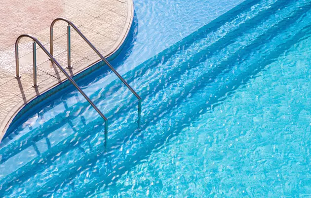 Woman Caught Shaving Legs In Florida Hotel Pool