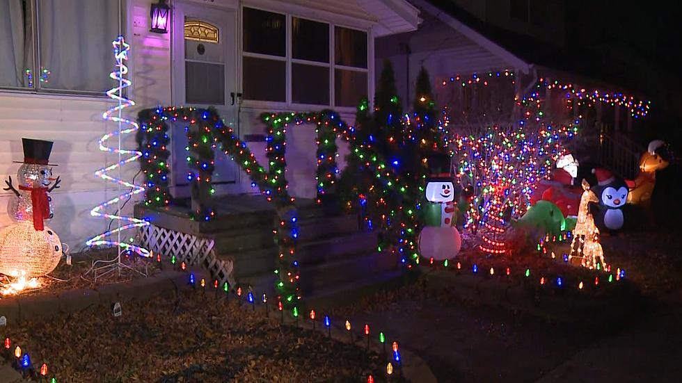 Grand Rapids Family Has Christmas Decorations Stolen By A Real Life Grinch