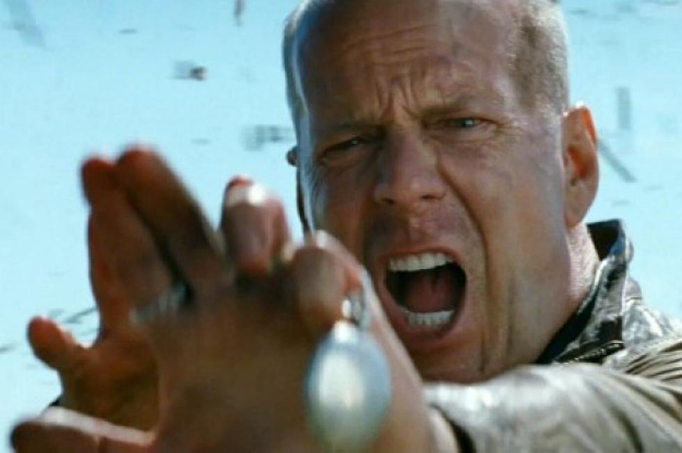 ‘Looper’ International Trailer is Awesome But Does it Give Too Much Away?
