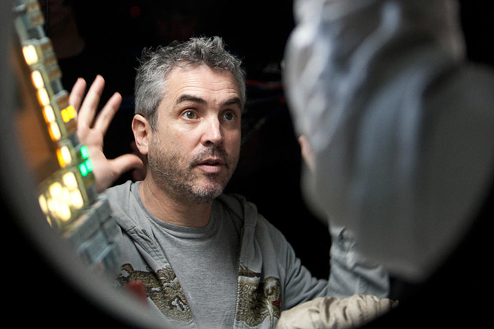 Alfonso Cuaron Wins Best Director at the 2014 Golden Globes for &#8216;Gravity&#8217;