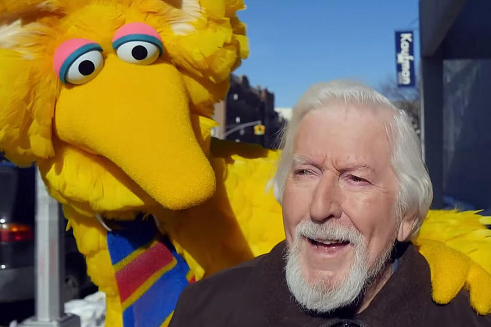 The Pictures of Caroll Spinney’s Final Performance As Bird Bird Are Beautiful and Heartbreaking