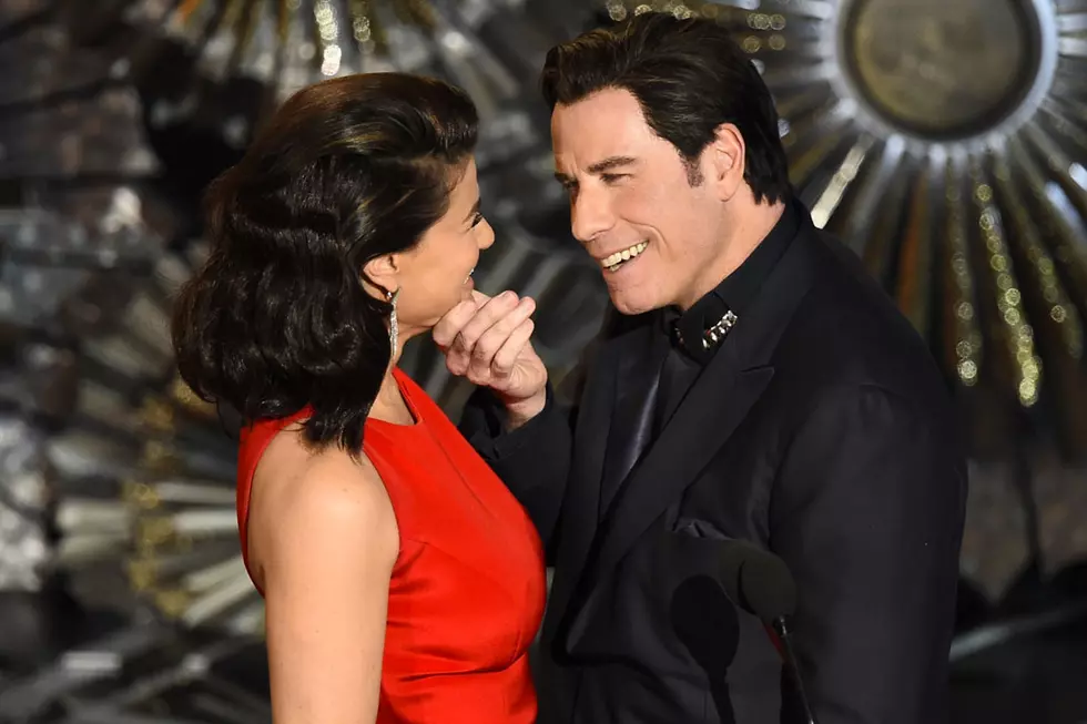2015 Oscars: Idina Menzel and John Travolta Meet at Last