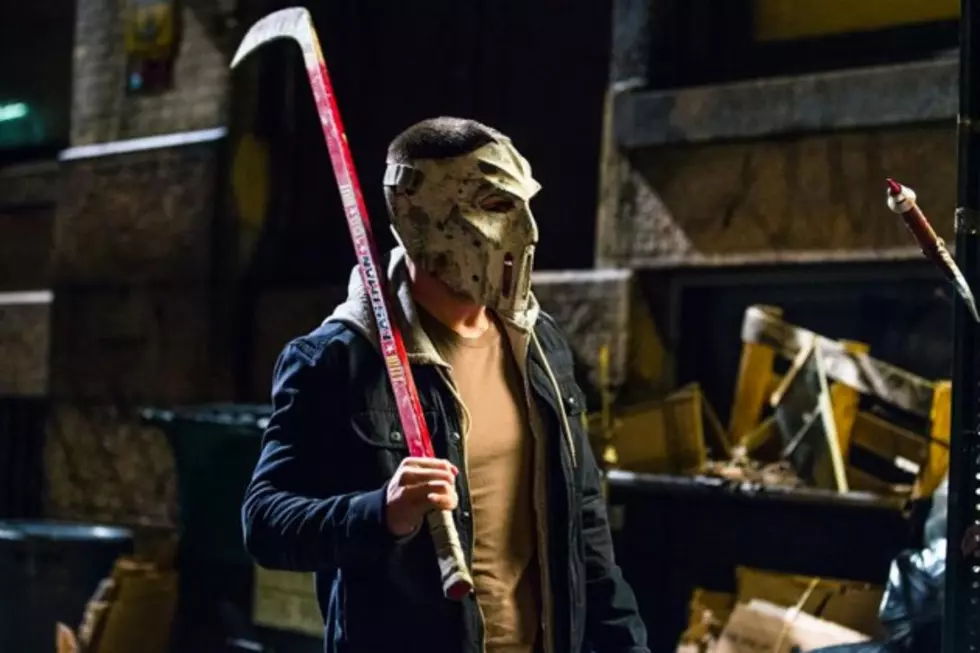 First Look at Stephen Amell as Casey Jones in ‘Teenage Mutant Ninja Turtles 2’