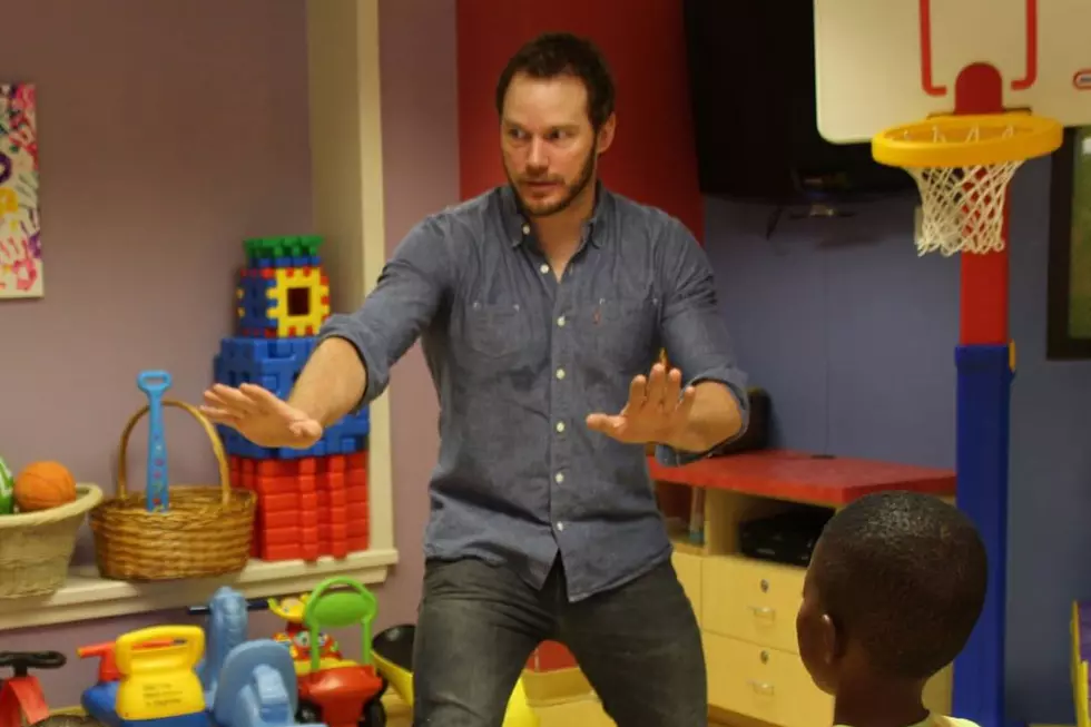 Chris Pratt Brings His Raptor Training Skills to a Children’s Hospital