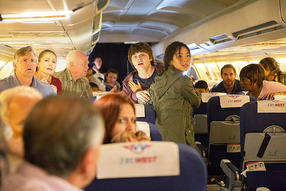 'Fear The Walking Dead' Takes Off in First 'Flight 462' Clip