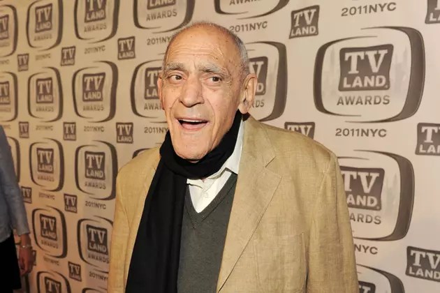 Legendary Actor Abe Vigoda, Star of ‘The Godfather’ and ‘Barney Miller,’ Dead at 94