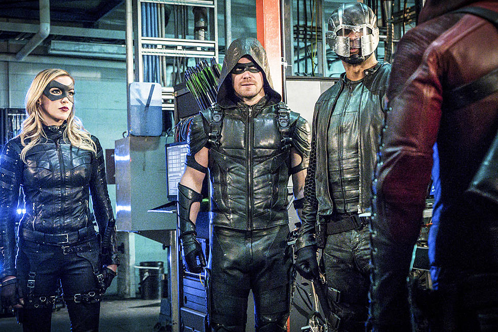 Review: ‘Arrow’ Finally ‘Unchained’ Felicity’s Father, Roy Apparently There Also
