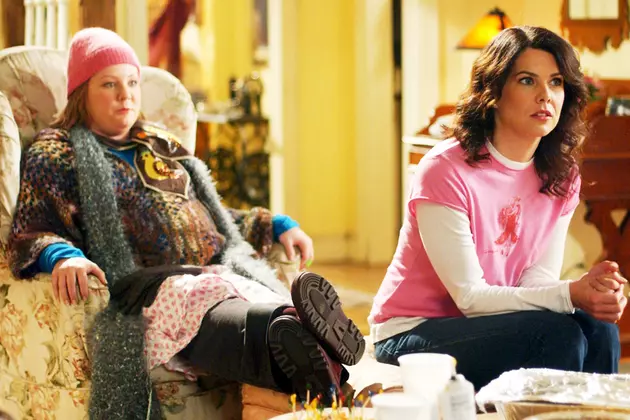 First Look at Melissa McCarthy’s ‘Gilmore Girls’ Return, Bandana and All