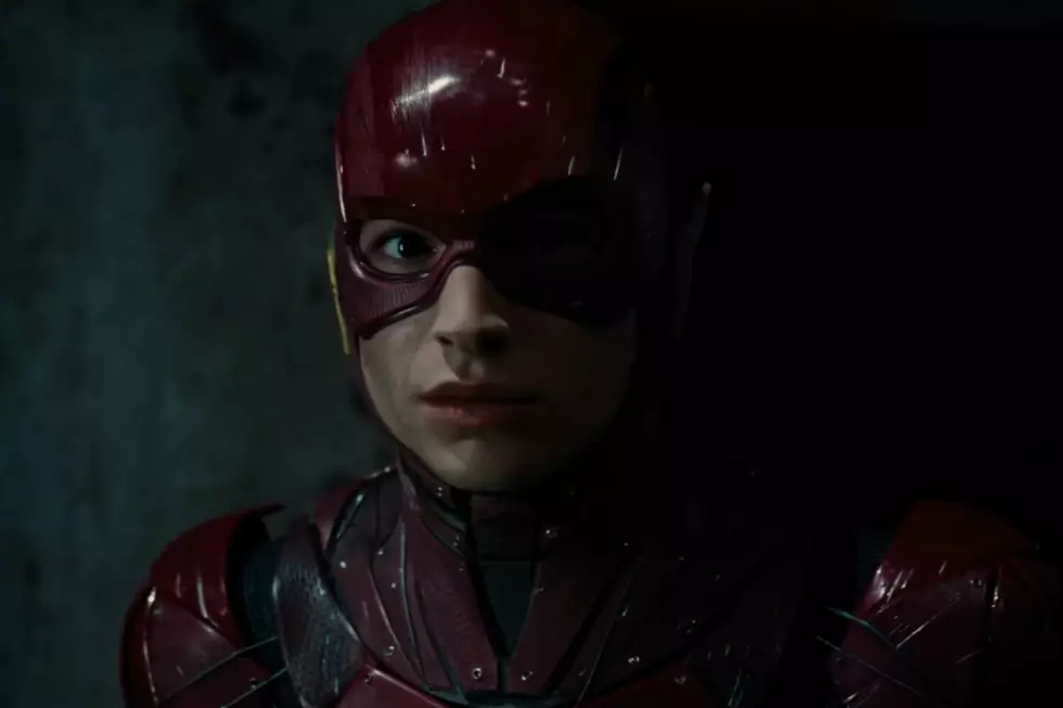  Ezra Miller: Flash & Batman Buddy Up in ‘Justice League’