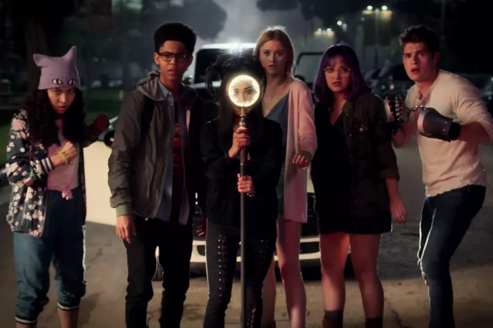 Marvel Super-Teens Fight Crime With a Dinosaur in Hulu ‘Runaways’ Trailer