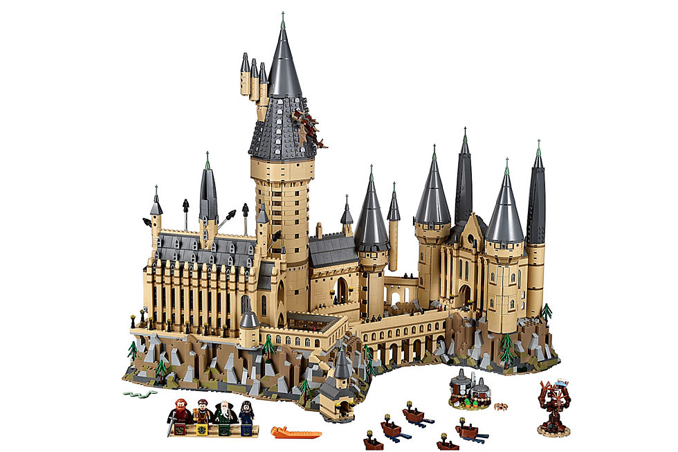 This Awesome ‘Harry Potter’ Hogwarts LEGO Set Is the Second-Biggest Set Ever