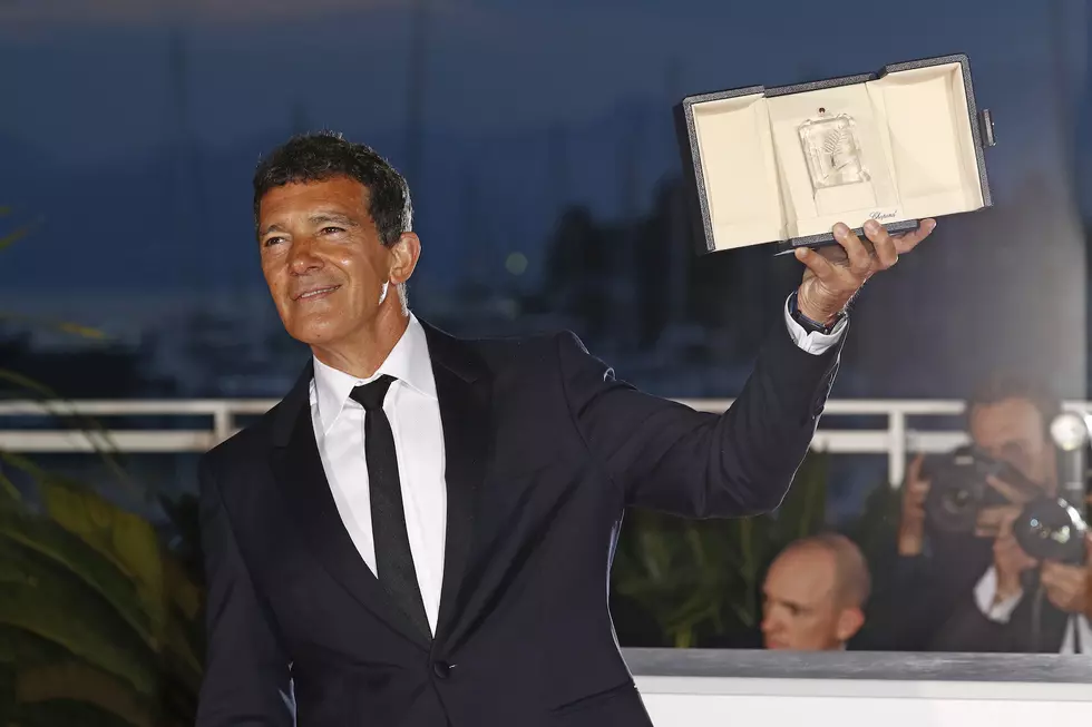 Antonio Banderas Says He’s Fully Recovered From Covid-19