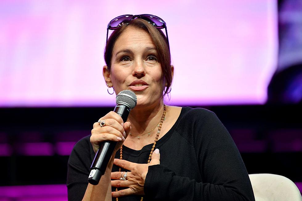 Amy Jo Johnson On Why She’s Not in ‘Power Rangers’ Reunion 