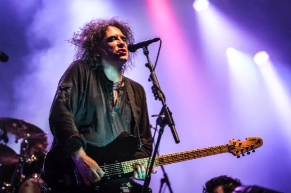 The Cure’s Robert Smith Plays Unexpected Solo Set