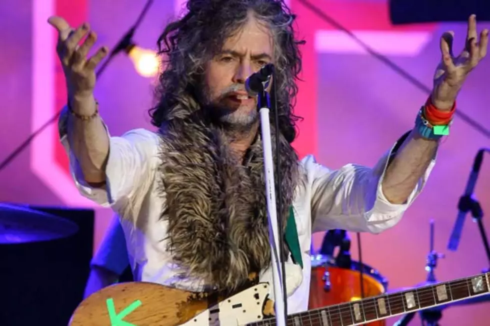 Flaming Lips&#8217; Wayne Coyne Brings Grenade to Airport, Causes Shutdown