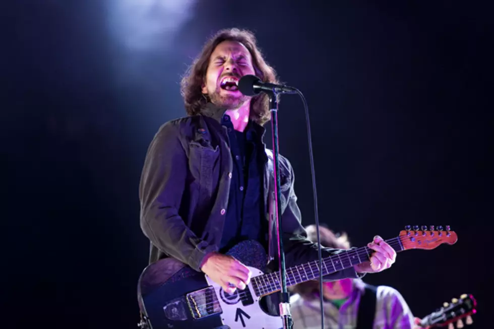 Pearl Jam’s Eddie Vedder Playing With Roger Waters At 12-12-12 Sandy Benefit