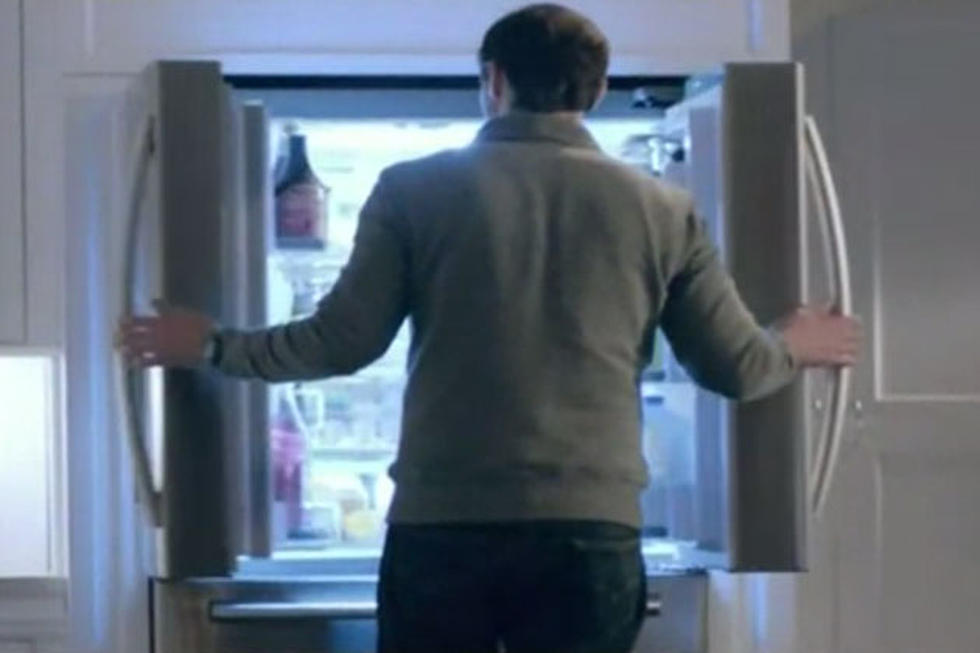 Samsung 4-Door Refrigerator Commercial – What’s the Song?