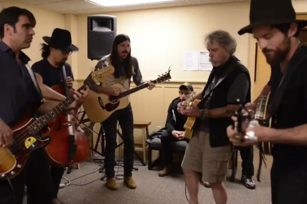 Watch the Avett Brothers Rehearse Backstage at Mountain Jam With Bob Weir