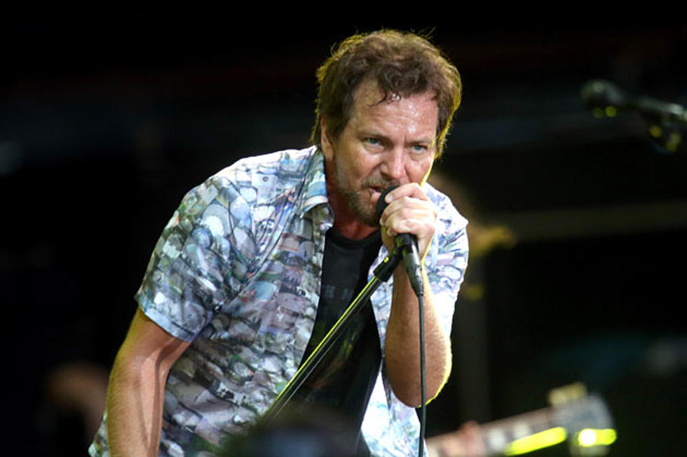Pearl Jam Singer Eddie Vedder’s Onstage Anti-War Rant Angers Israel Supporters