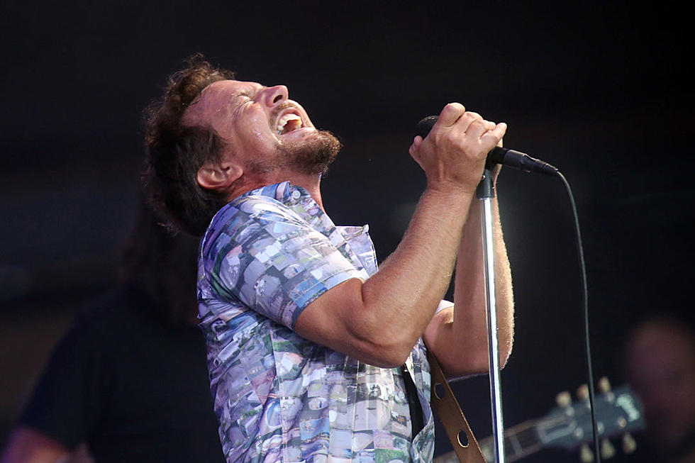 Pearl Jam Bring Down the House With Help From Rick Nielsen