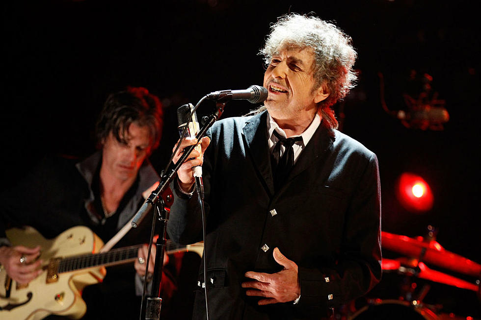 Bob Dylan Premieres Cover of Frank Sinatra’s ‘Stay With Me’