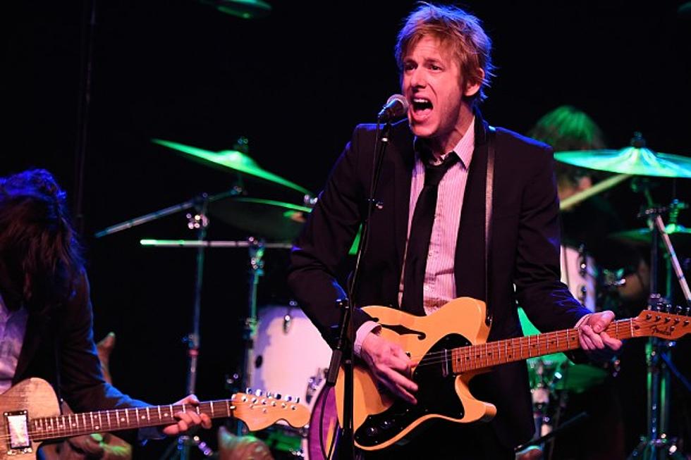 Watch Spoon Deliver Stripped-Down Versions of &#8216;Inside Out&#8217; + &#8216;I Don&#8217;t Understand&#8217;