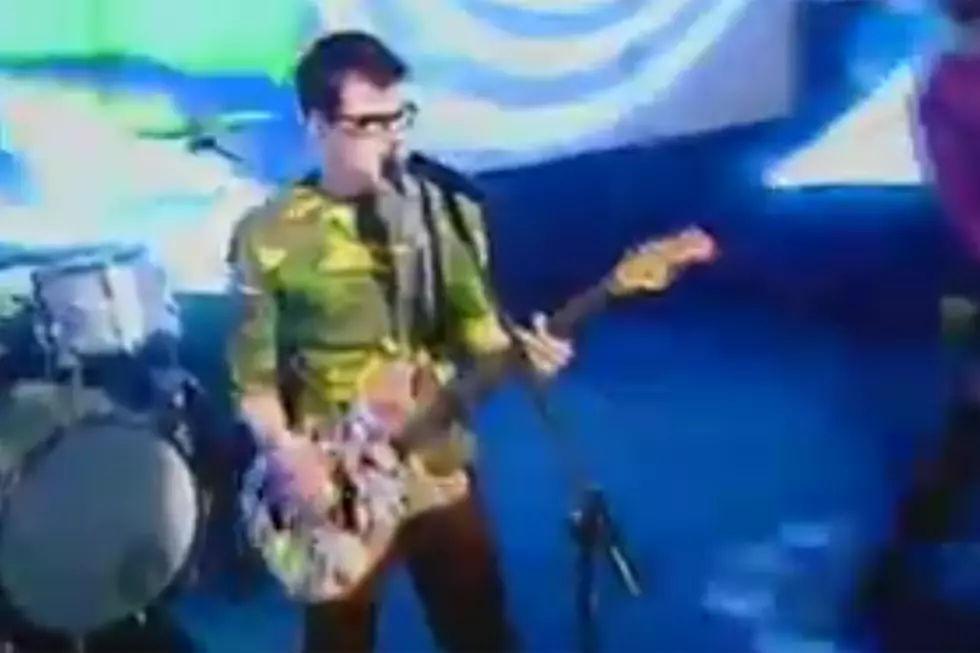 Throwback Thursday: Weezer Sing About Their ‘Half Pipe’
