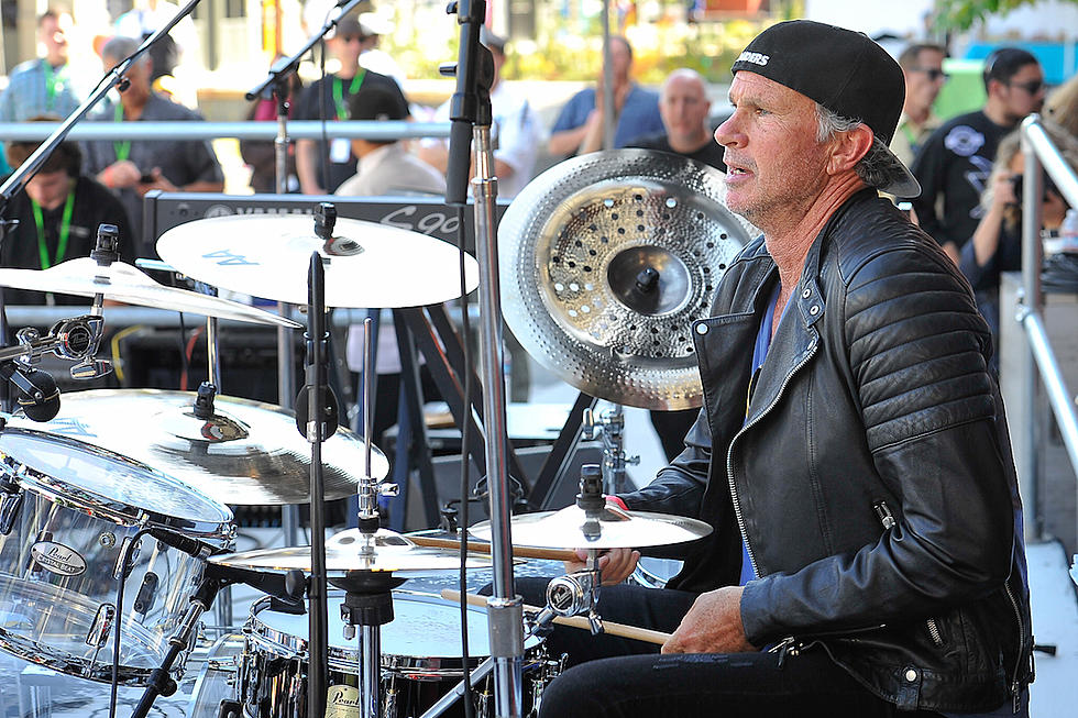 Chad Smith Jams With Kids for 'Little Kids Rock' Event