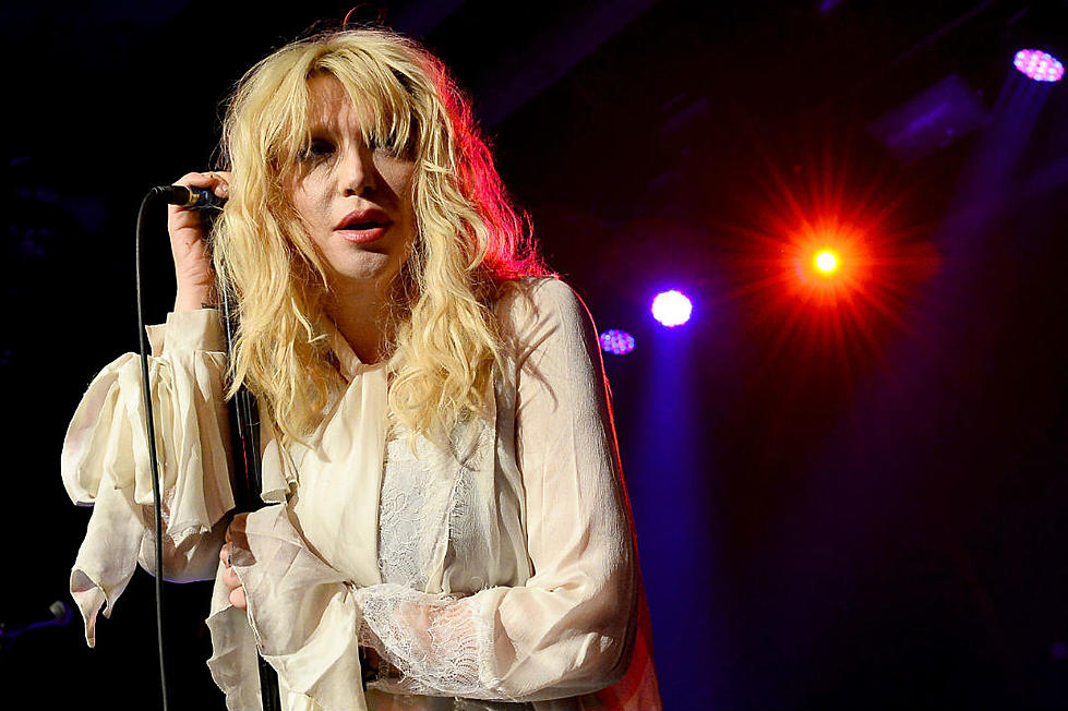 Courtney Love ‘Ambushed’ by Taxi Drivers in Paris