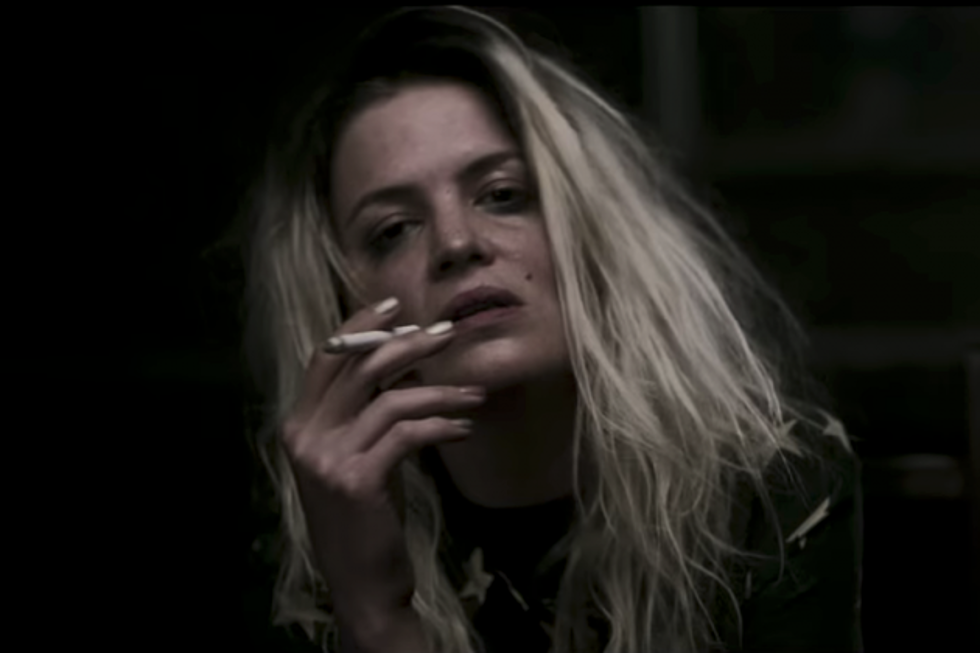 Watch Alison Mosshart Play Russian Roulette with &#8216;Sons of Anarchy&#8217;