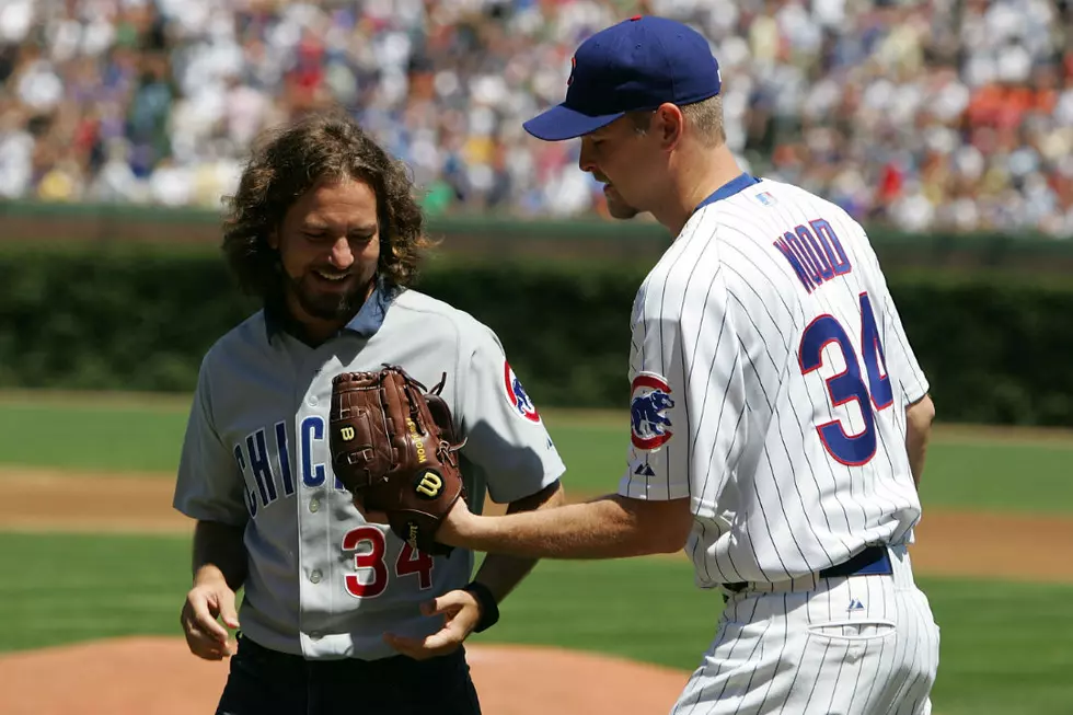 Chicago Cubs Sing ‘All the Way’ With Eddie Vedder at Benefit Concert