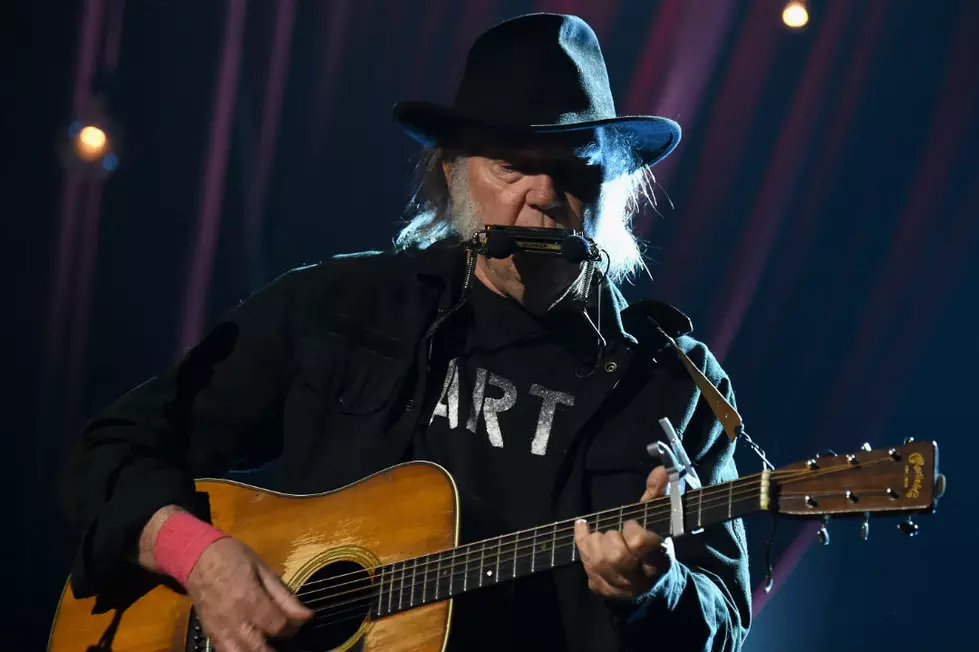 Neil Young Removes His Music From Streaming Services