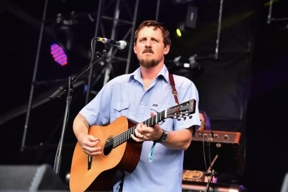 Sturgill Simpson Guests on Foo Fighters Guitarist Chris Shiflett&#8217;s Podcast