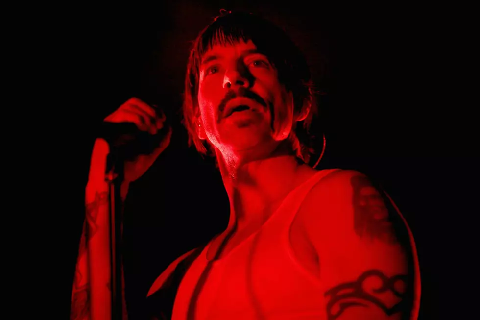 Red Hot Chili Peppers Singer Anthony Kiedis Hospitalized, RHCP Cancel Weenie Roast Set