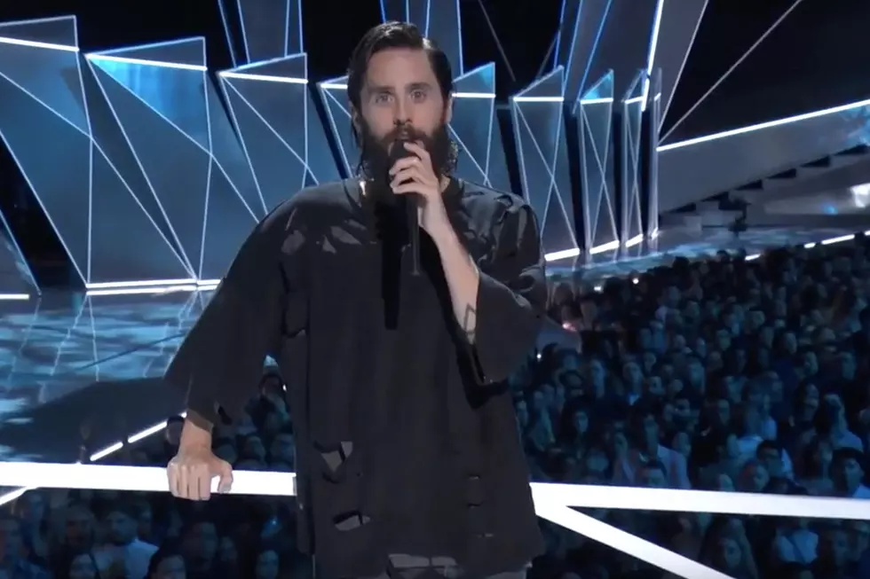 Watch 30 Seconds to Mars Frontman Jared Leto Pay Tribute to Chester Bennington at the MTV Video Music Awards