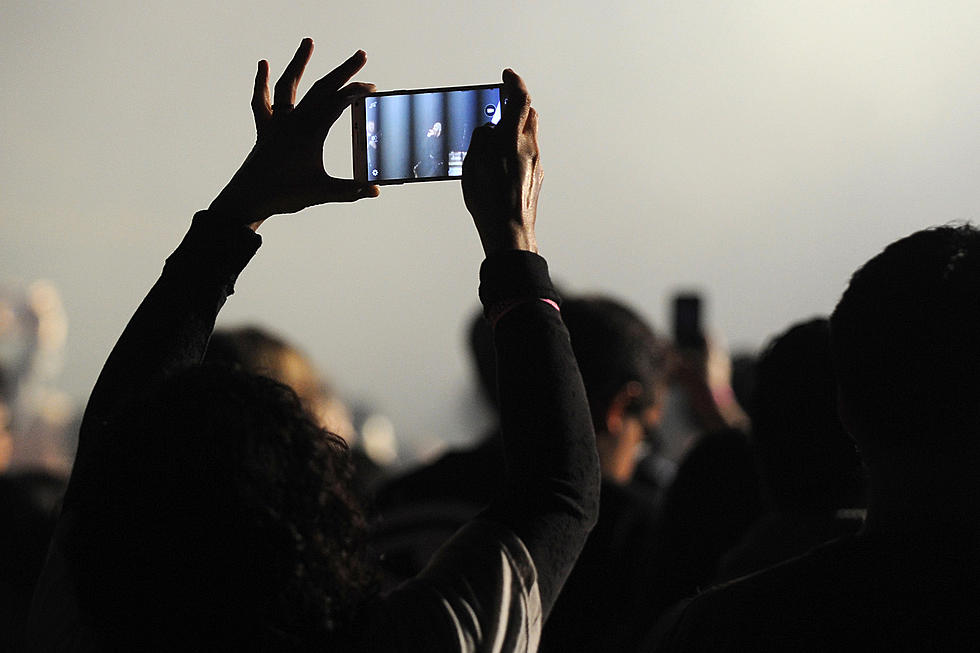 Three-Fourths of Young Music Fans Don’t Want Phones Banned from Gigs