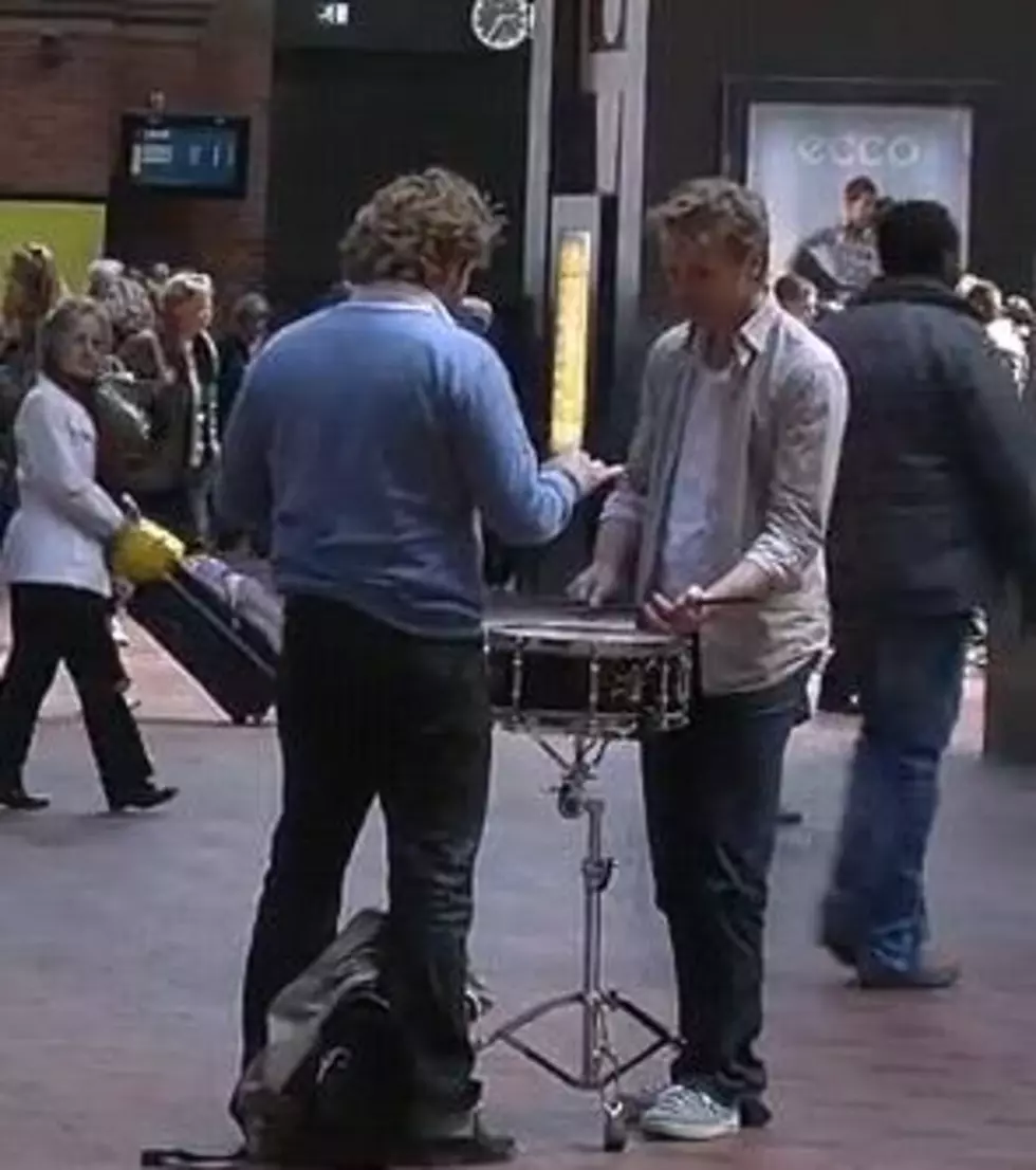 Flashmob Breaks Into Ravel&#8217;s Bolero At Copenhagen Central Station