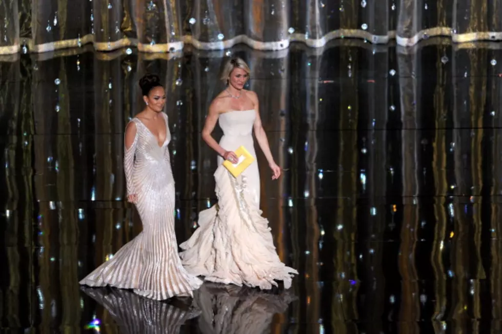 Steven Tyler Reenacts J-Lo’s Nip Slip At The Oscars [Video]