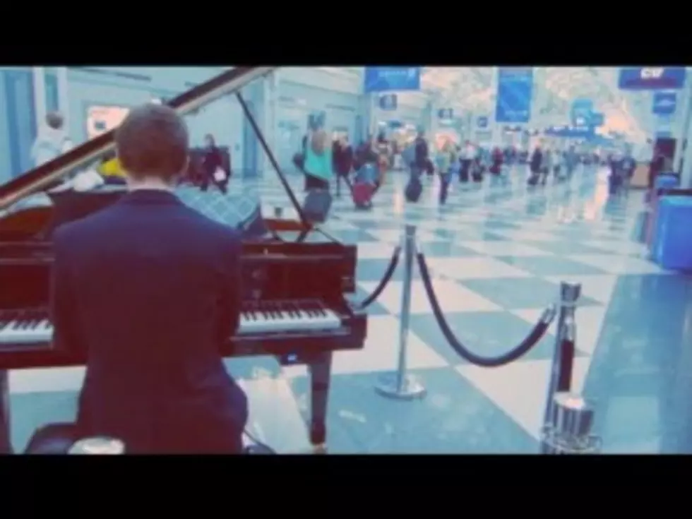 Pianist at Chicago&#8217;s O&#8217;hare Airport Treats Travelers  (video)