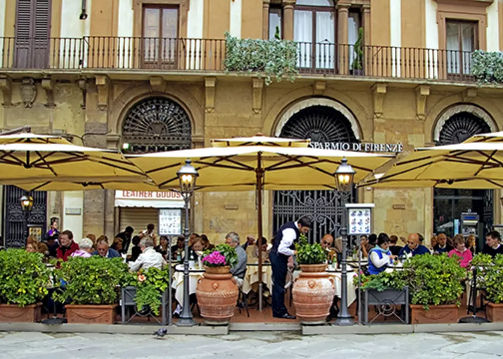 dining al fresco, Piazza della Signoria, Florence (Firenze), Tuscany, Italy