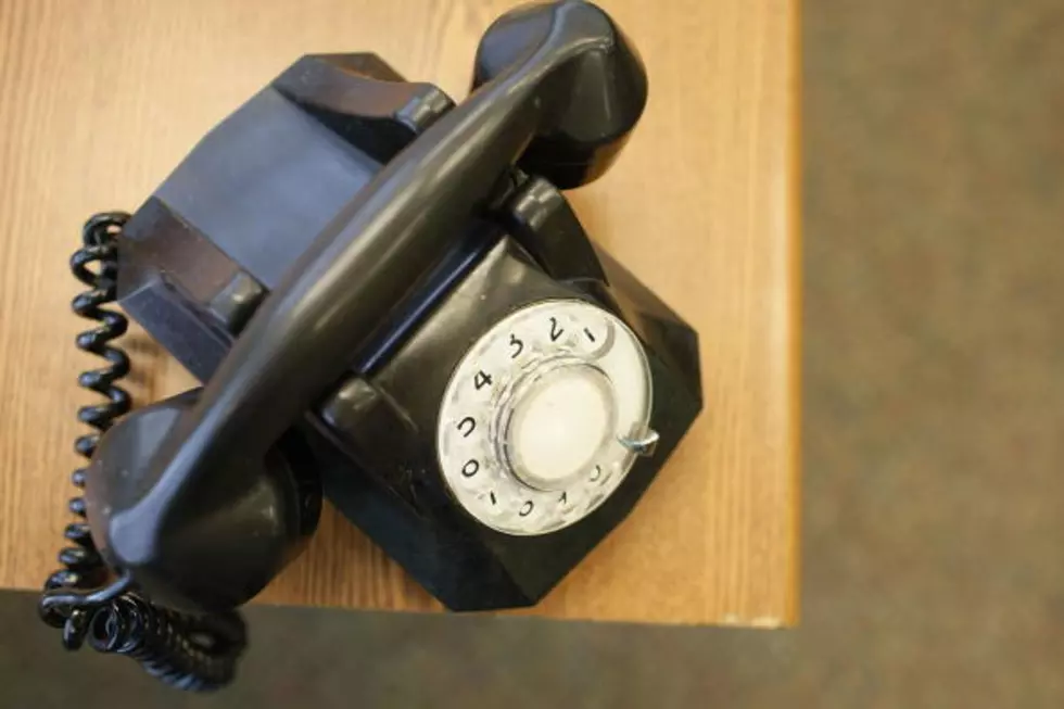 Hate Smartphones? Get This Rotary Dial Version With No Screen!
