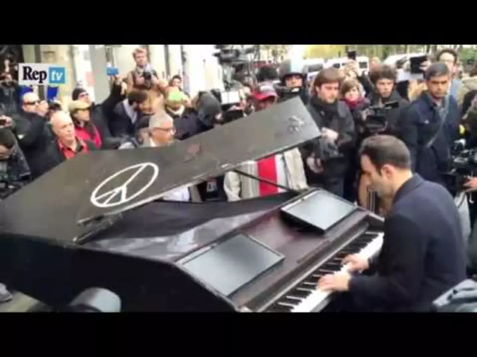 Pianist Performs John Lennon’s ‘Imagine’ Outside of Paris’ Bataclan [Video]