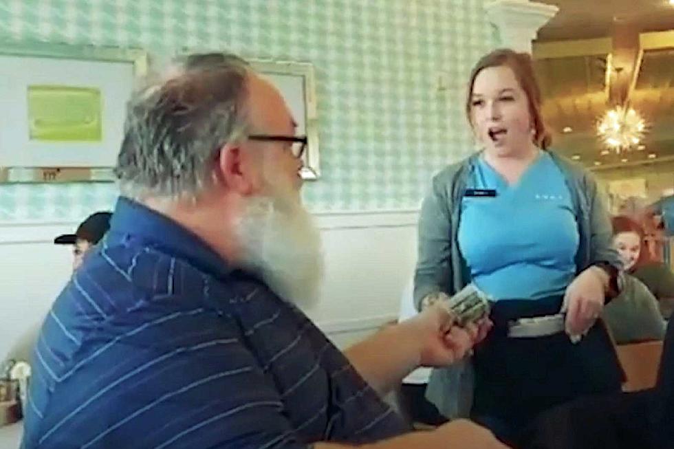 Grand Rapids Waitress Surprised by Over $900 Tip